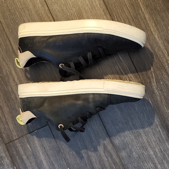 Velez black size 8 excellent used condition sneaker - Picture 4 of 6